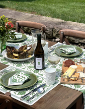 Load image into Gallery viewer, Dancing Artichoke Green Napkins